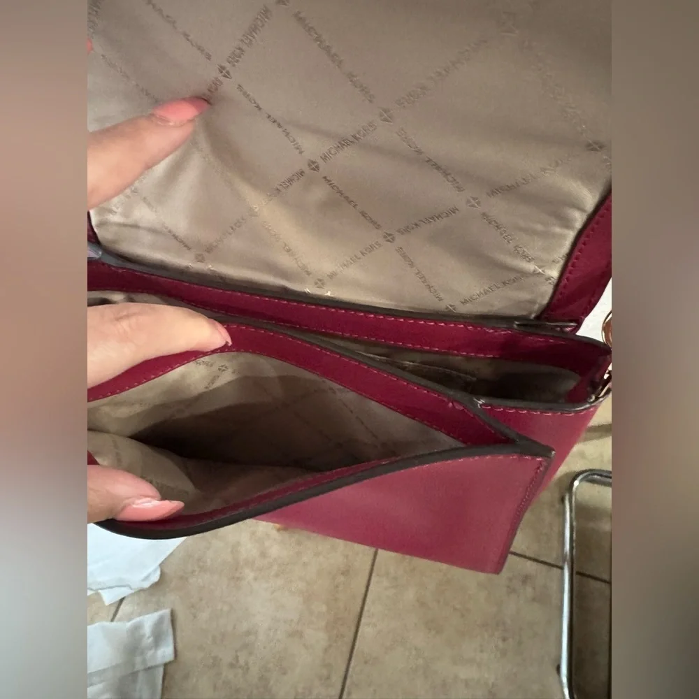 Michael Kors Burgundy Crossbody Bag Ellis‎ medium size